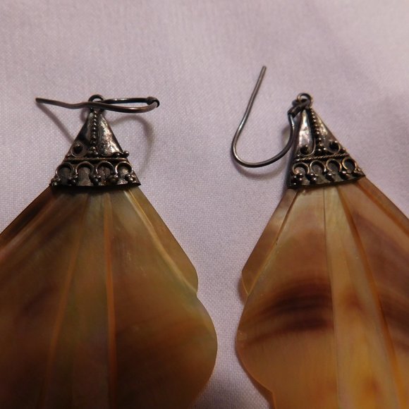 Mother of Pearl Hanging Fan Style Earrings Vintage - Picture 2 of 6